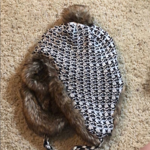 Beanie and mittens - Picture 5 of 5